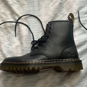 Dr. Martens Awley black, brand new